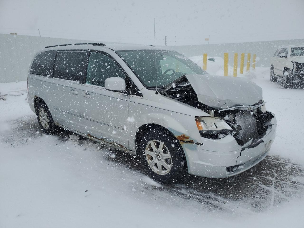 2010 Chrysler Town & Country - Image 4