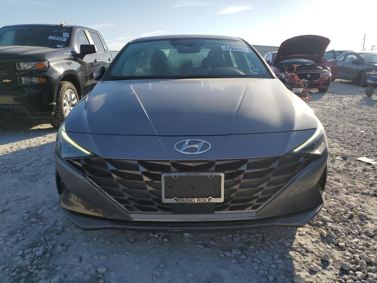 2022 Hyundai Elantra - Image 5