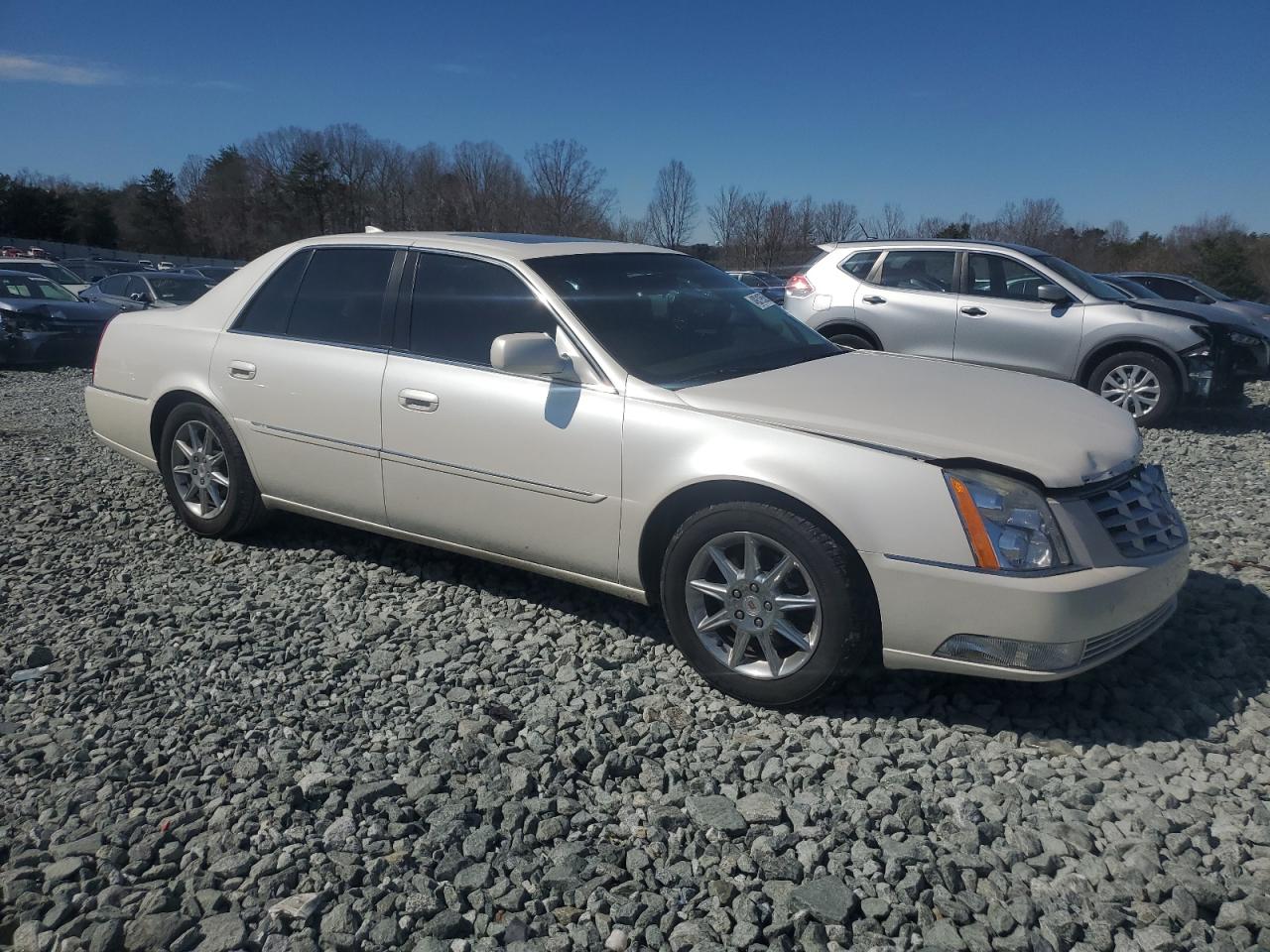 2010 Cadillac DTS - Image 4