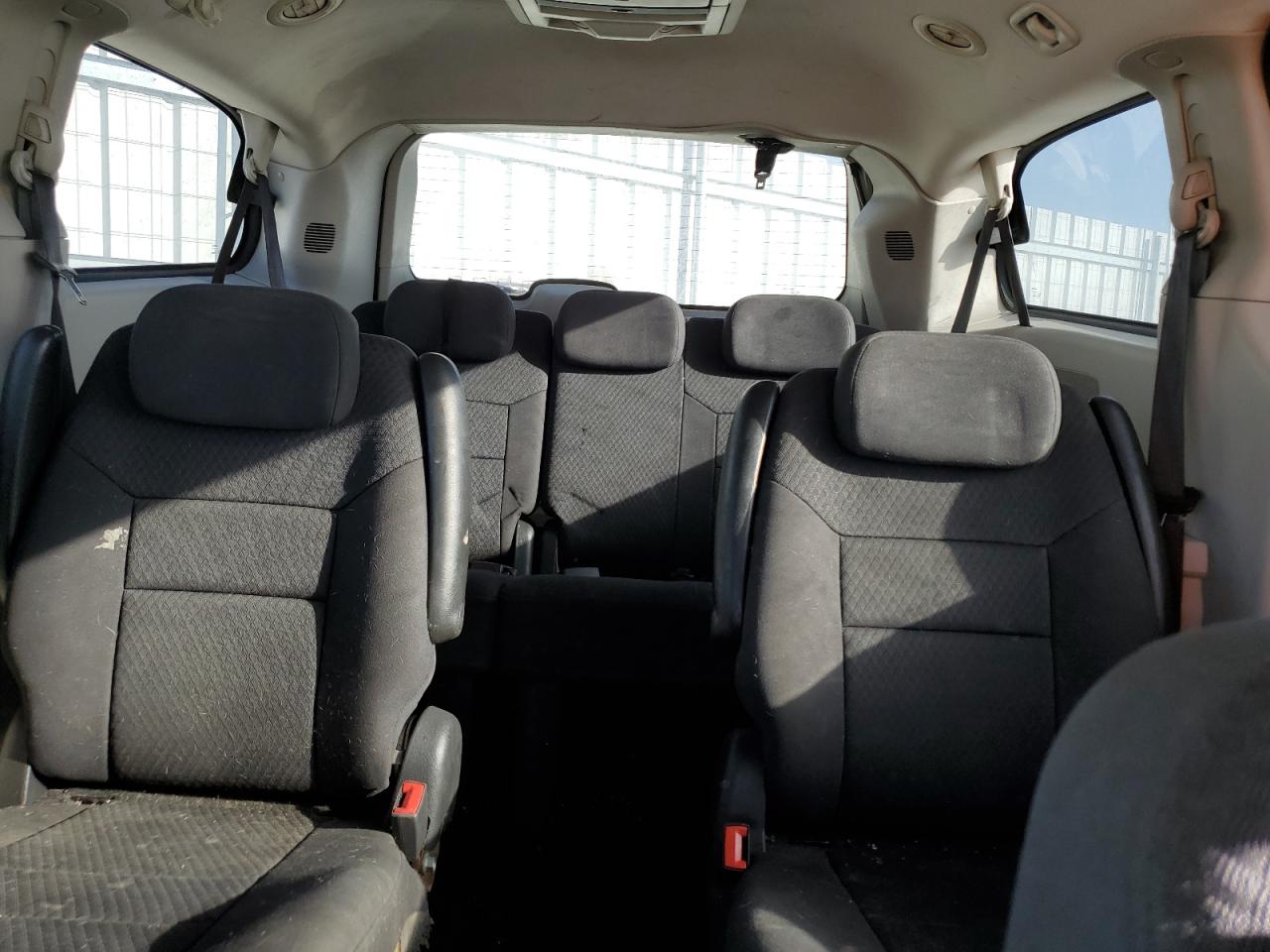 2010 Dodge Caravan - Image 10