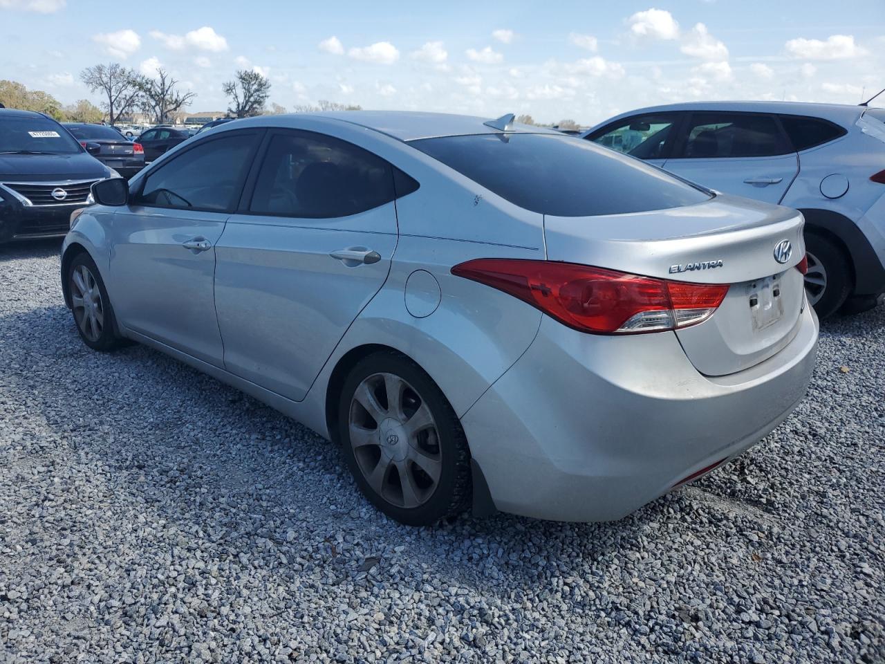 2013 Hyundai Elantra - Image 2