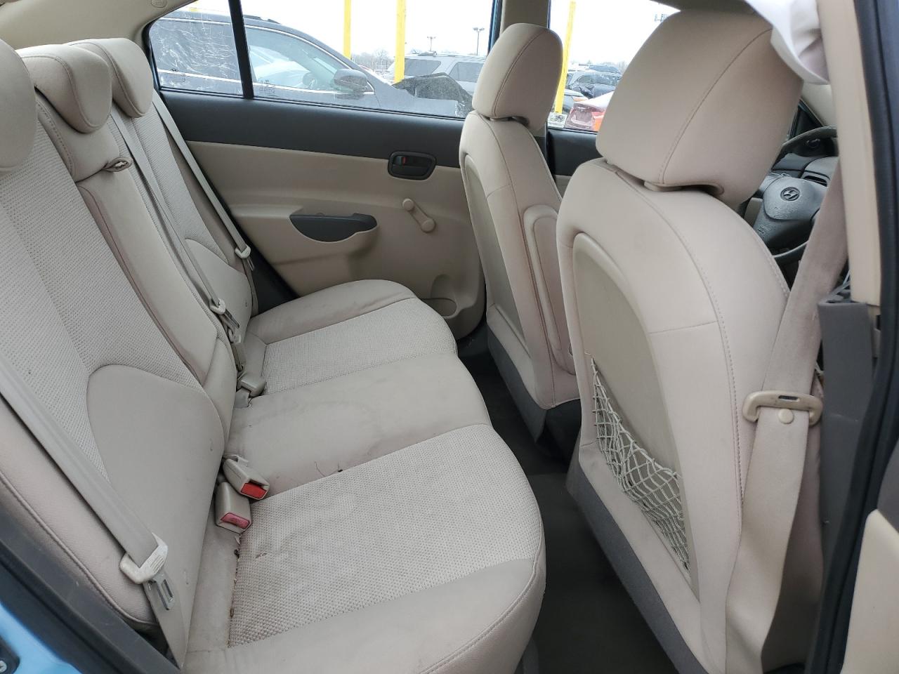 2010 Hyundai Accent - Image 10