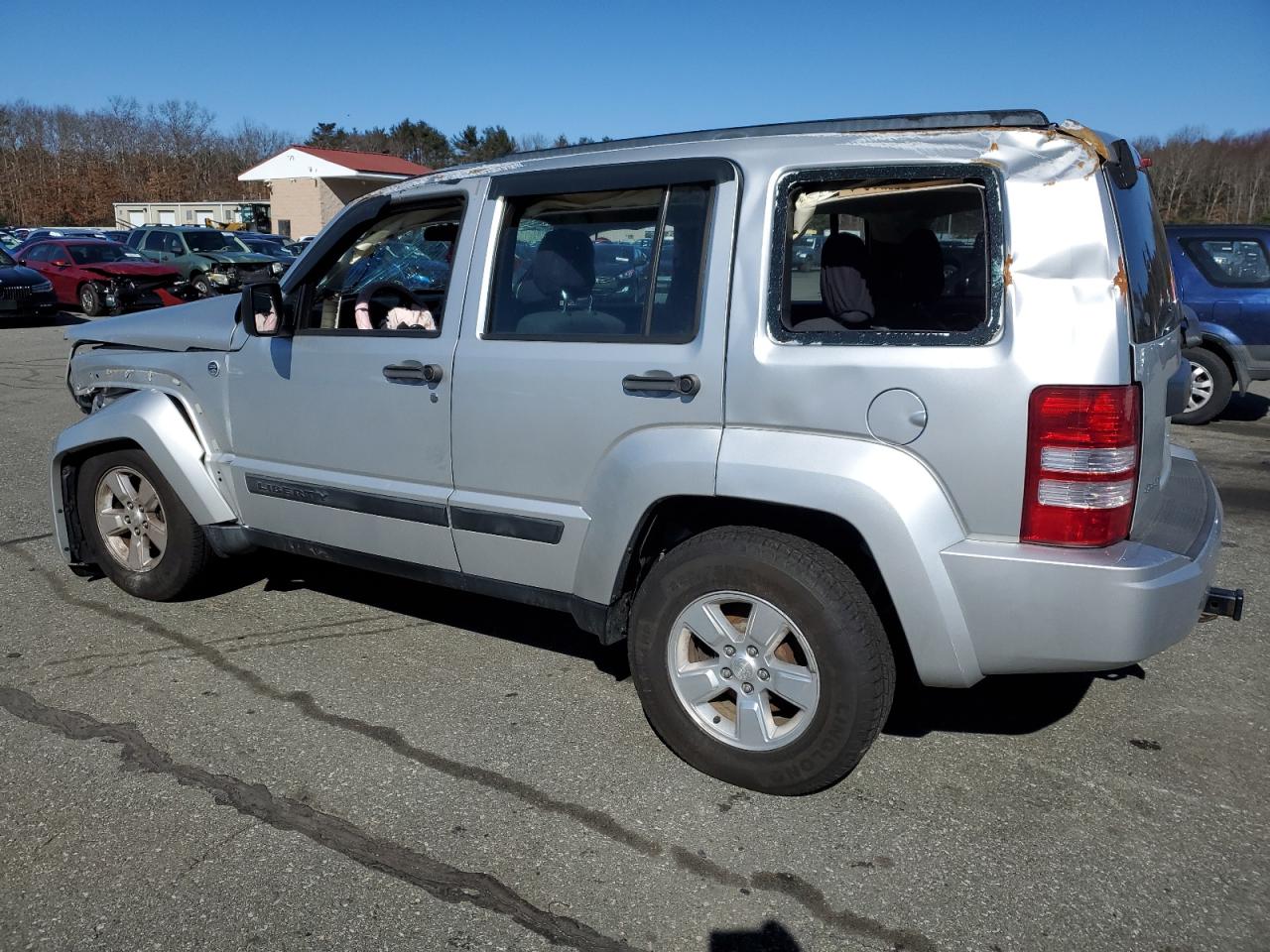 2012 Jeep Liberty (North America) - Image 2