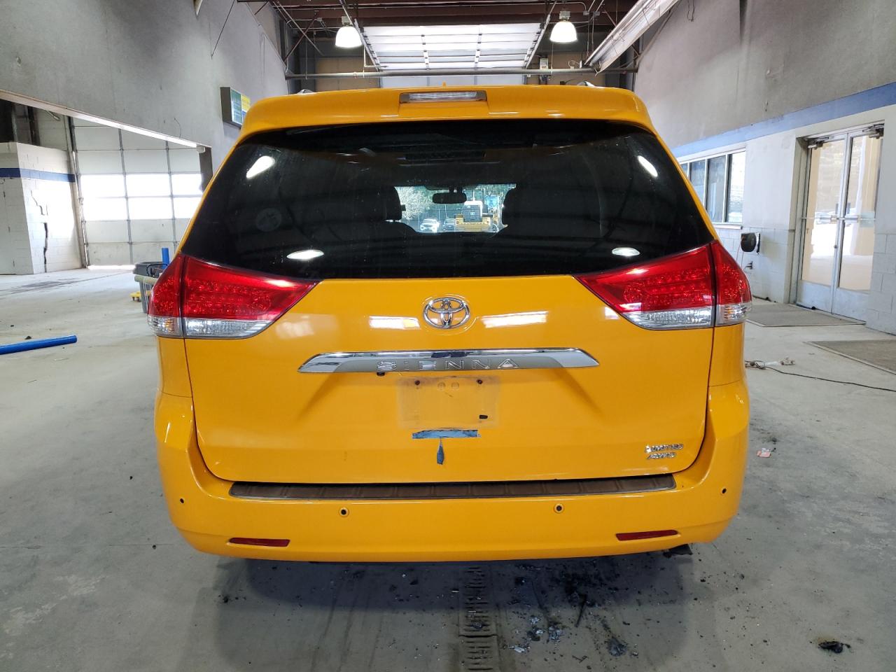 2014 Toyota Sienna - Image 6