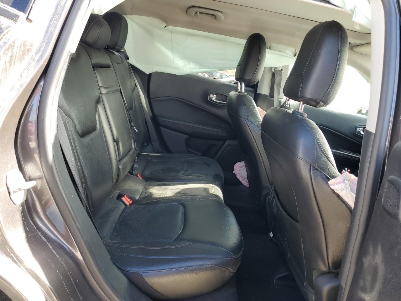 2018 Jeep Compass - Image 11