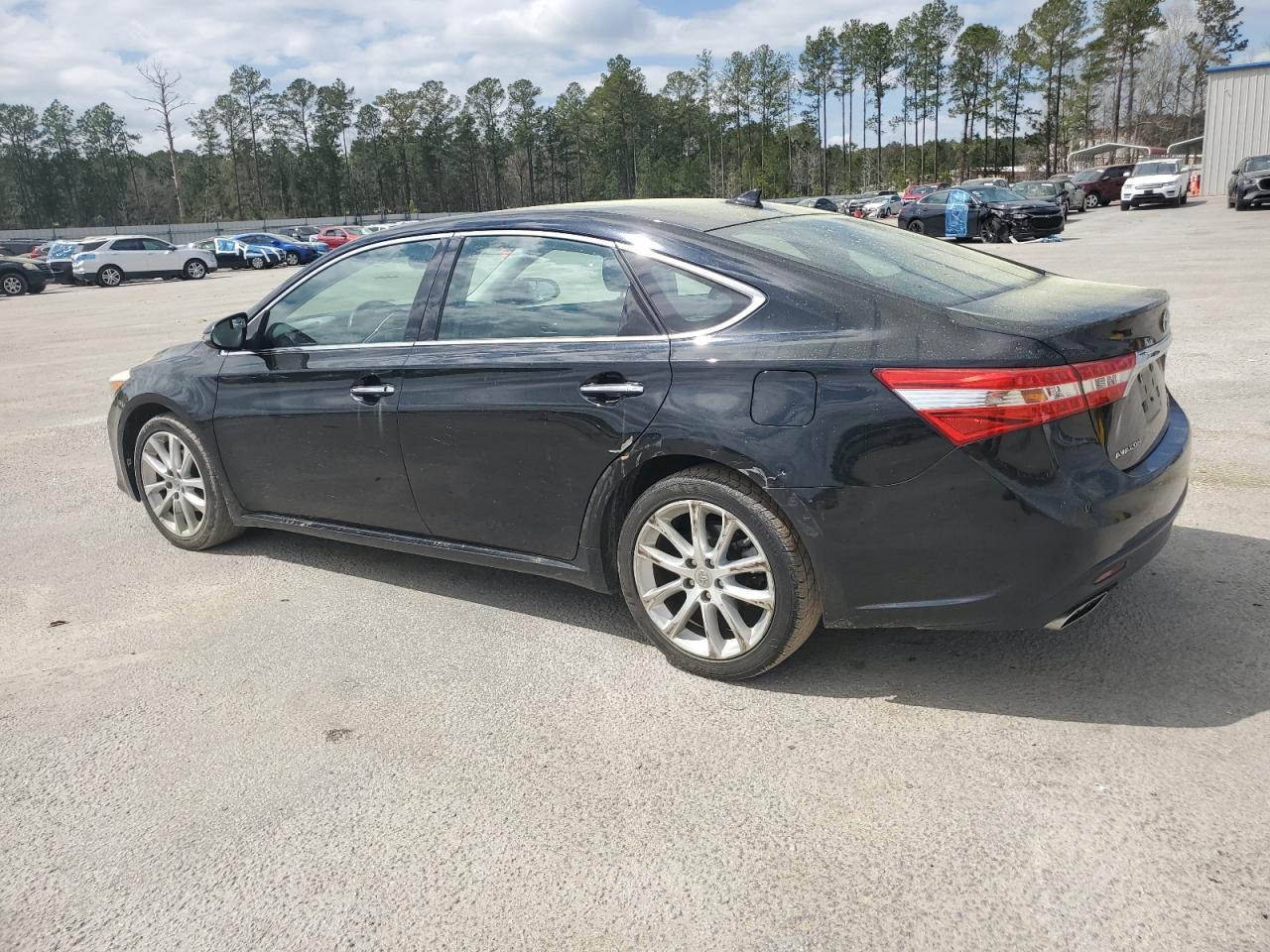 2013 Toyota Avalon - Image 2