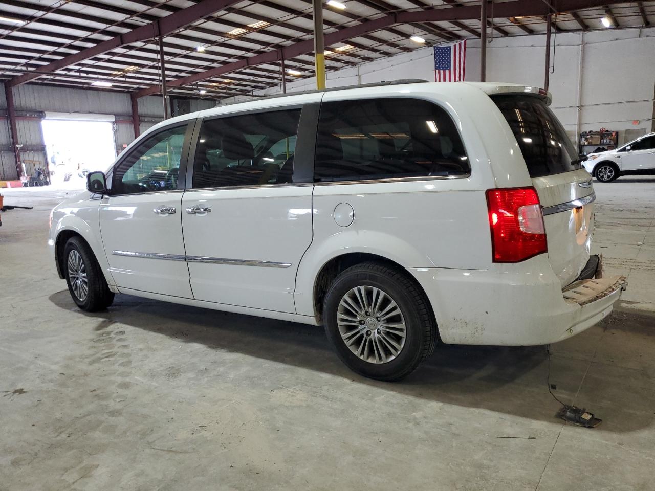 2014 Chrysler Town & Country - Image 2