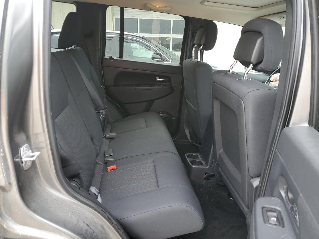 2012 Jeep Liberty (North America) - Image 11