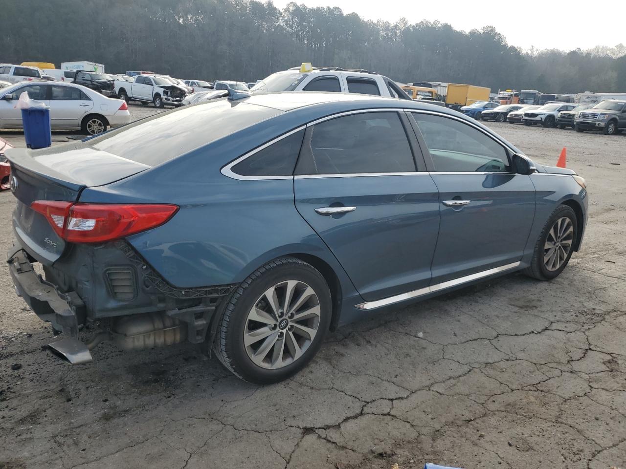 2016 Hyundai Sonata - Image 3