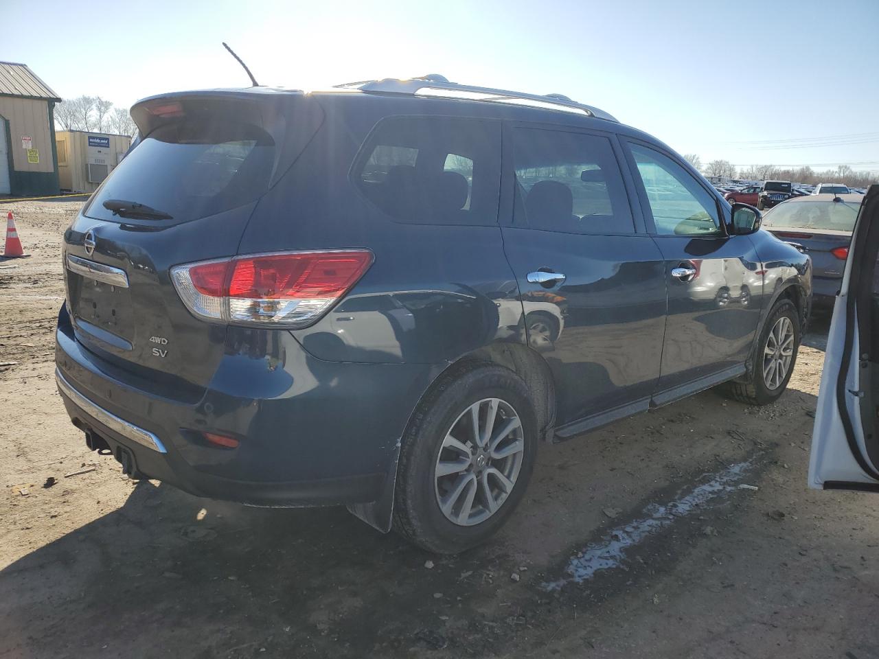 2015 Nissan Pathfinder - Image 3