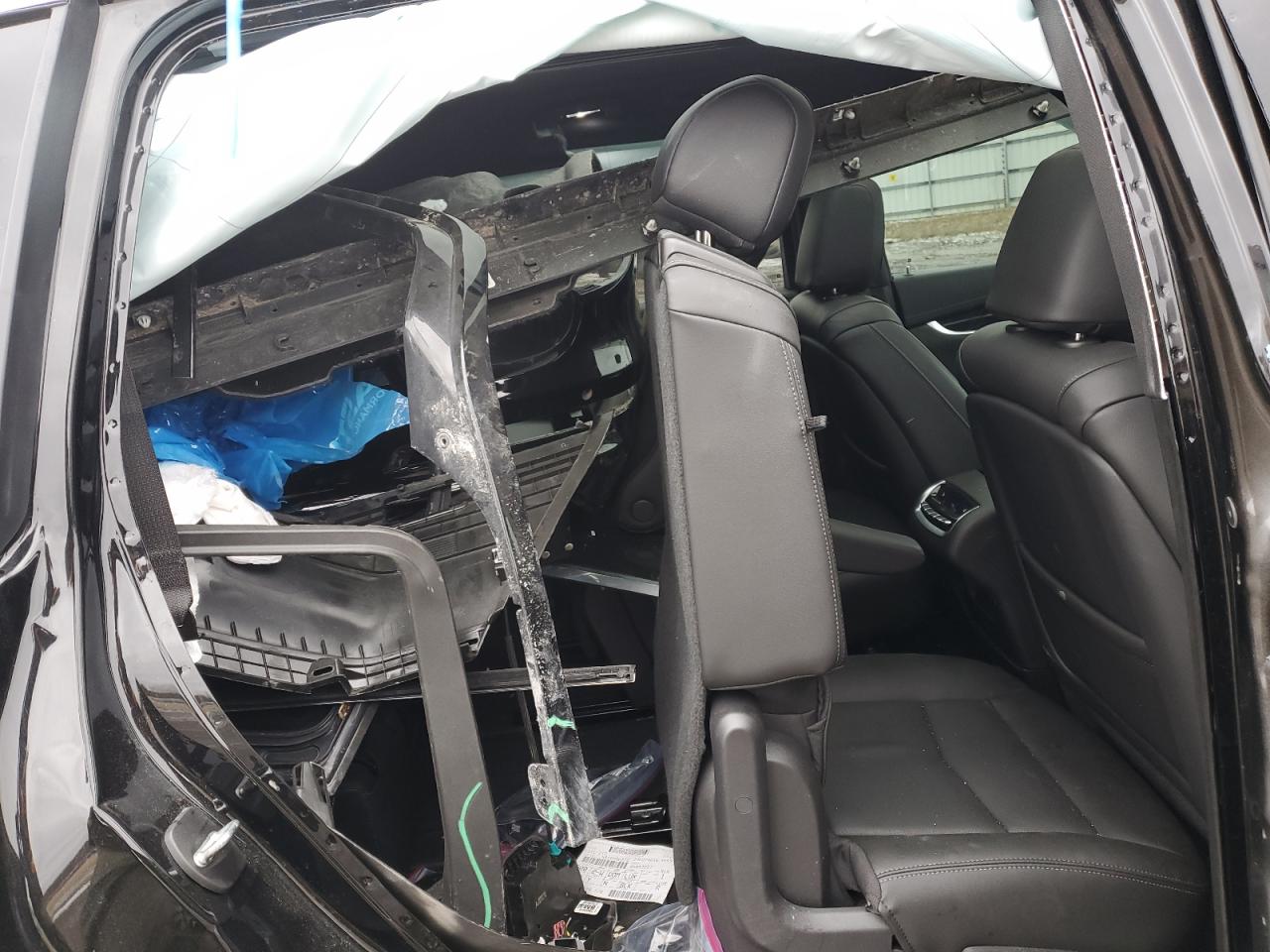 2022 Cadillac XT6 - Image 11