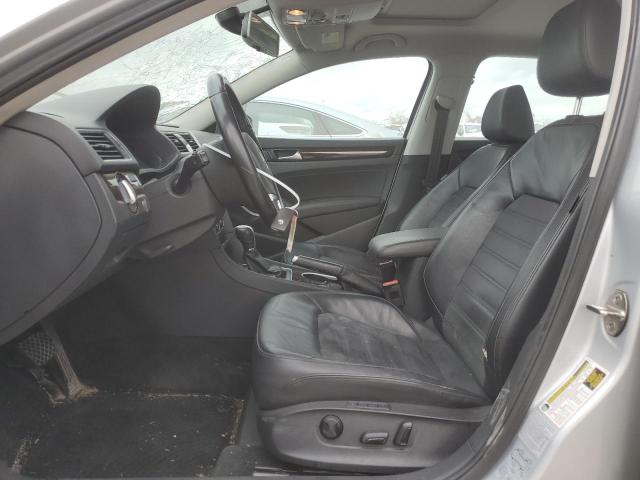  VOLKSWAGEN PASSAT 2015 Серебристый