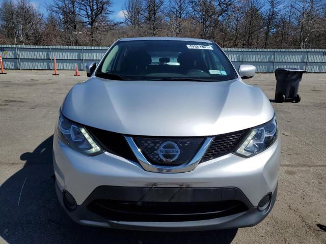  NISSAN ROGUE 2018 Srebrny