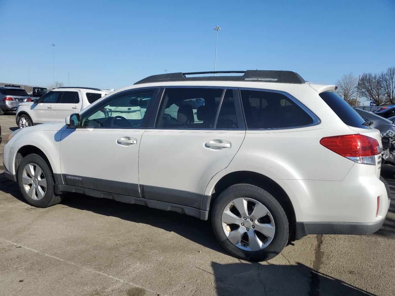2011 Subaru Outback - Image 2