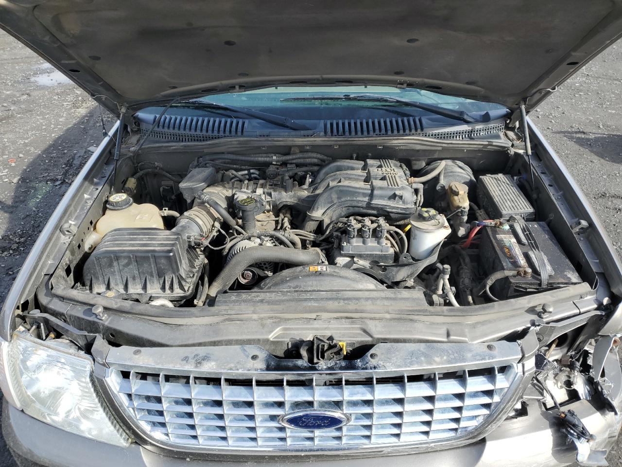 2004 Ford Explorer - Image 14