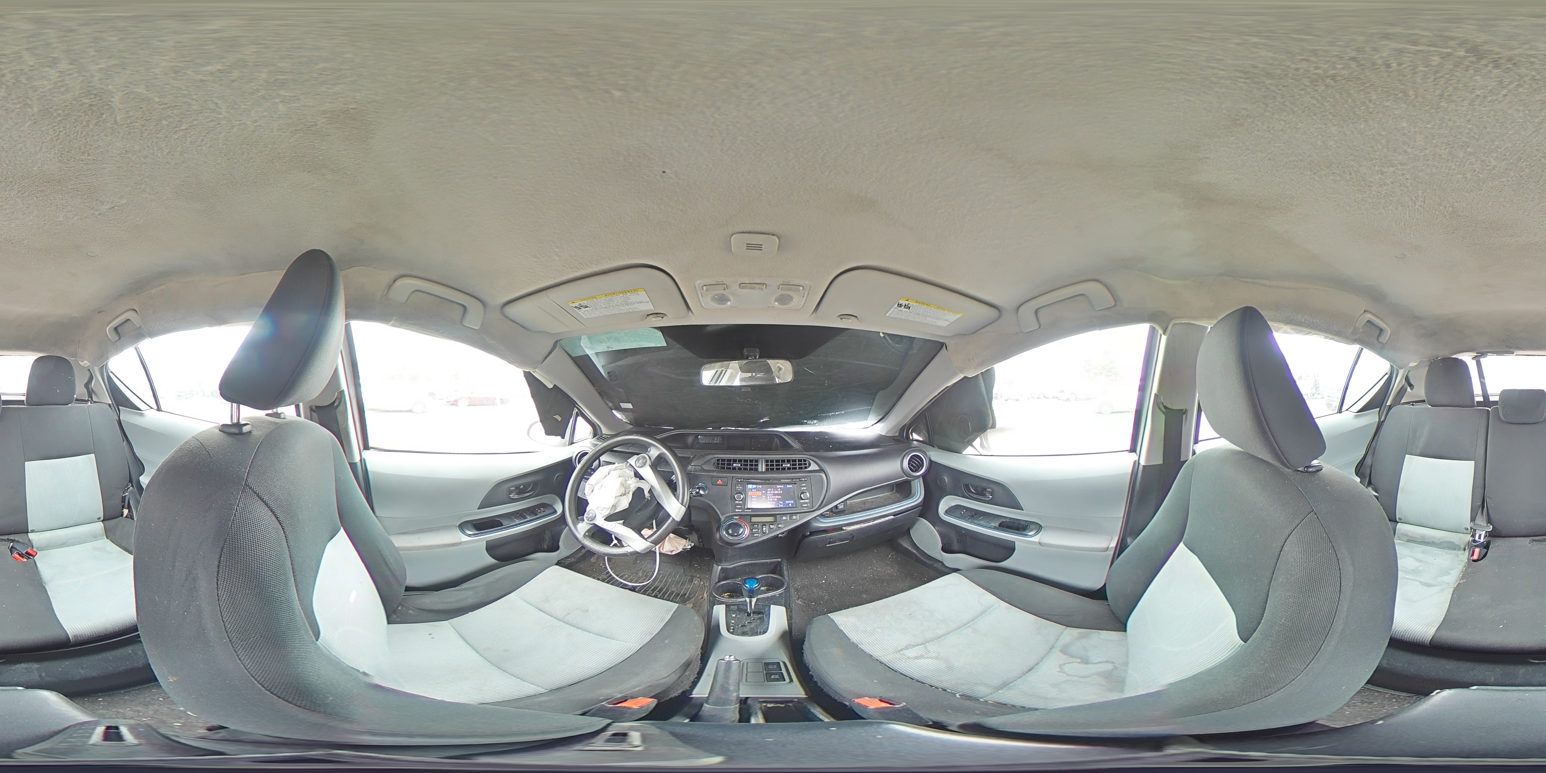 2013 Toyota Prius - Image 13