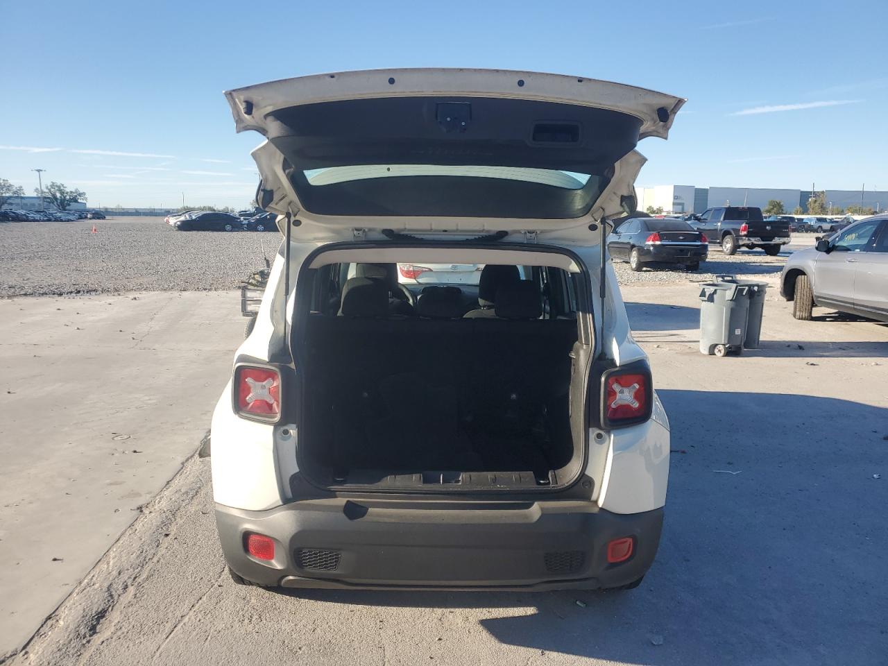 2020 Jeep Renegade - Image 6