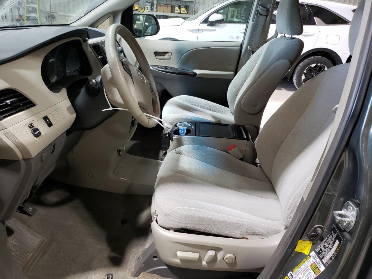 2013 Toyota Sienna - Image 7