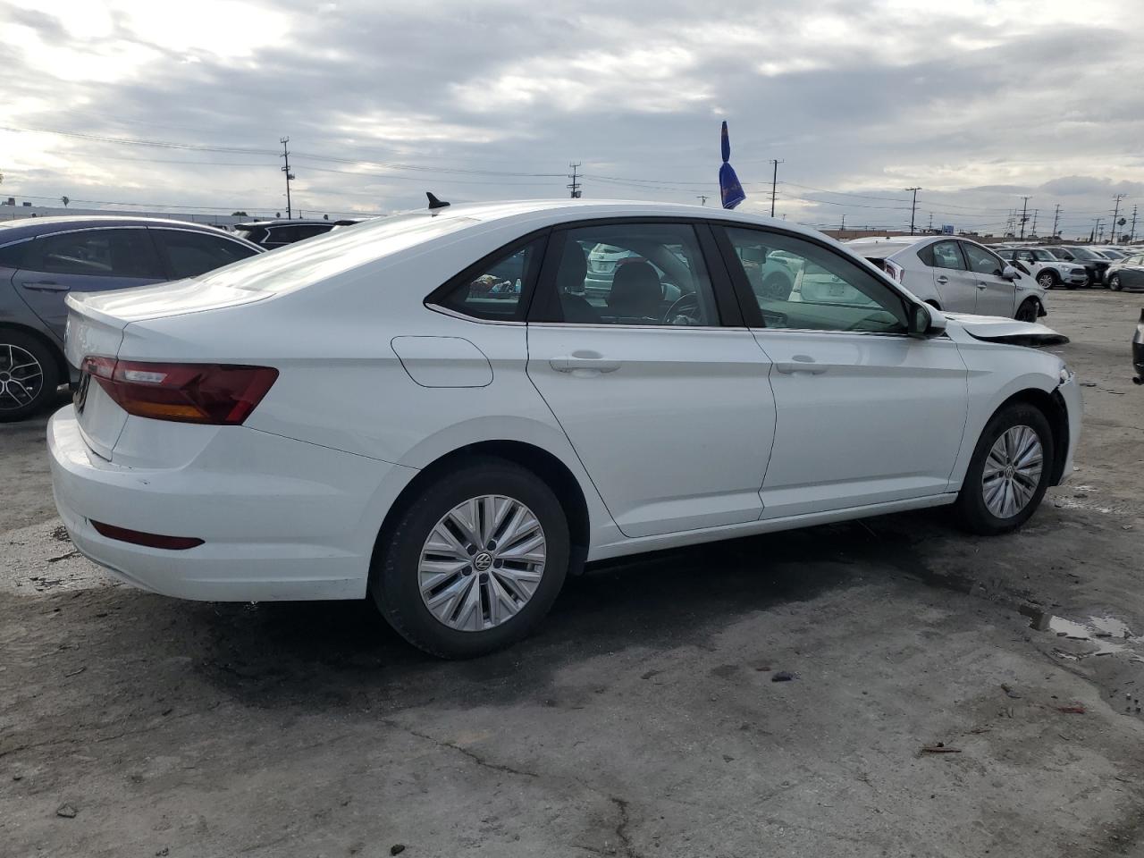 2019 Volkswagen Jetta - Image 3
