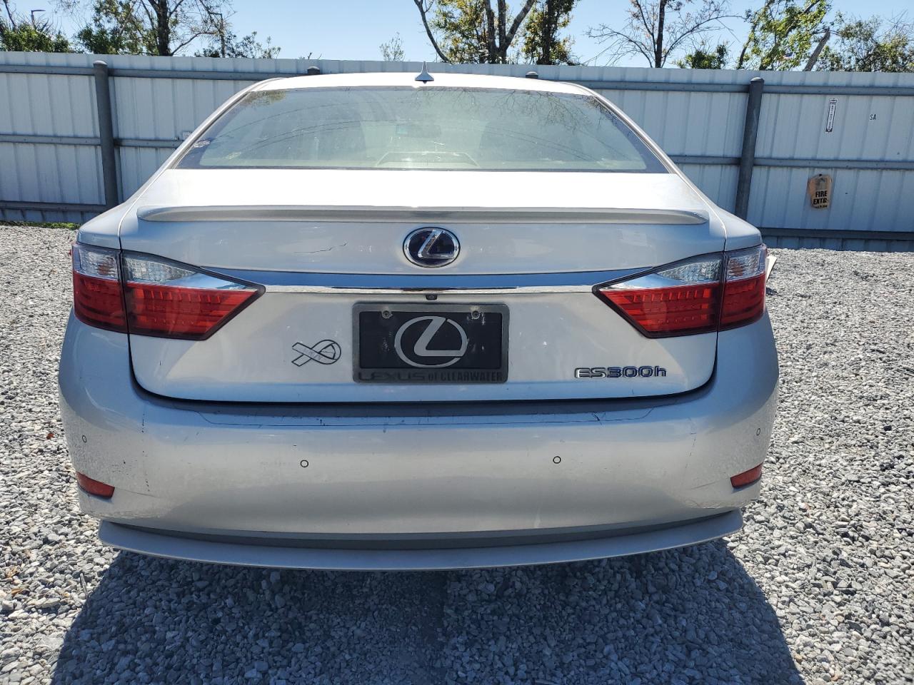 2013 Lexus ES - Image 6