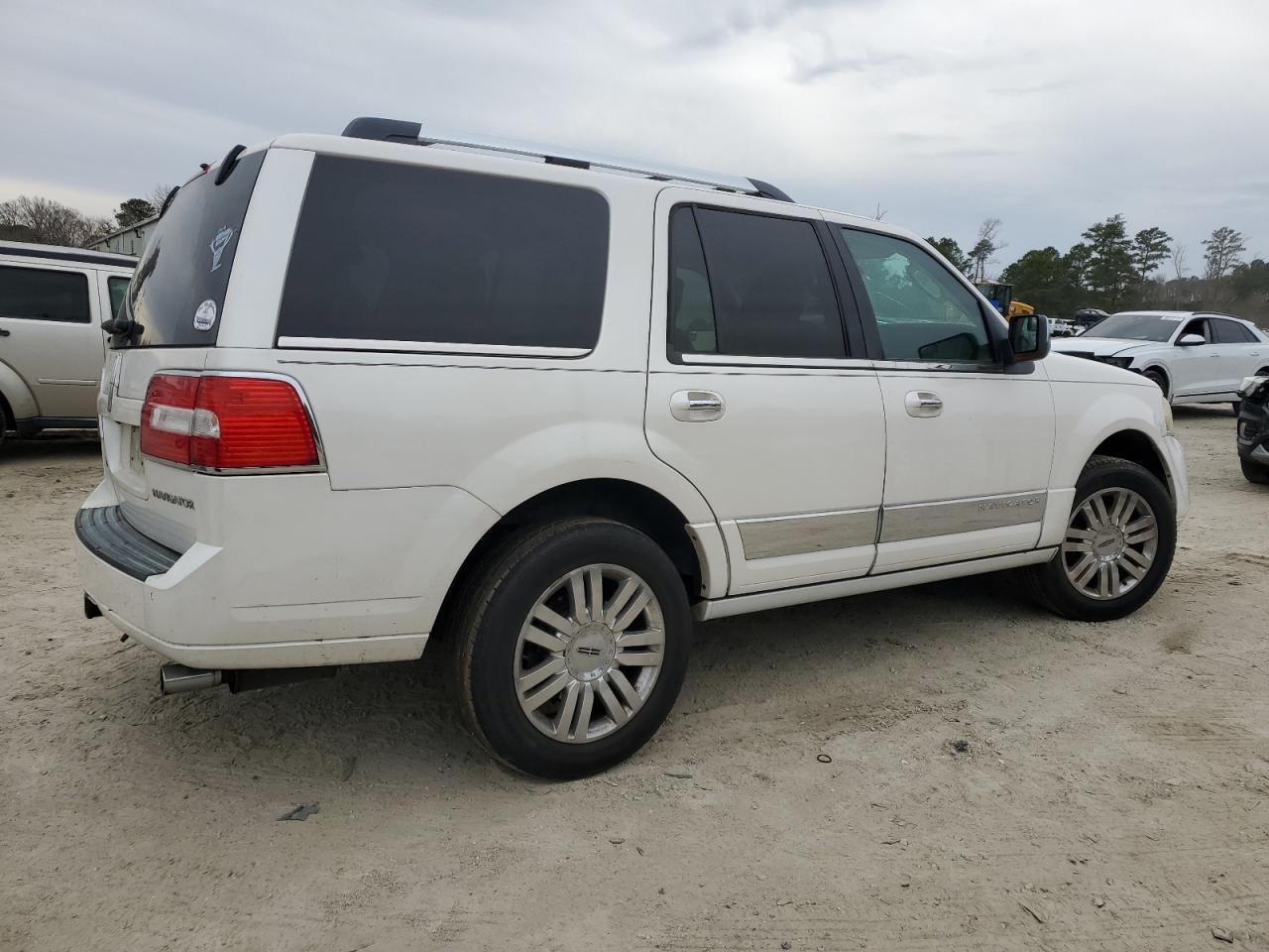 2012 Lincoln Navigator - Image 3