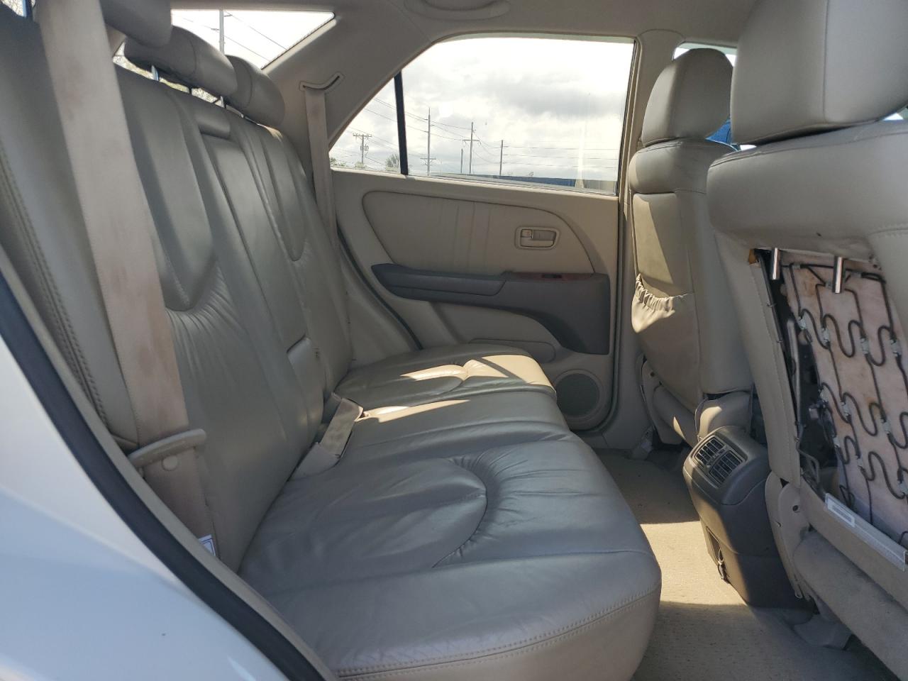 2000 Lexus RX - Image 11