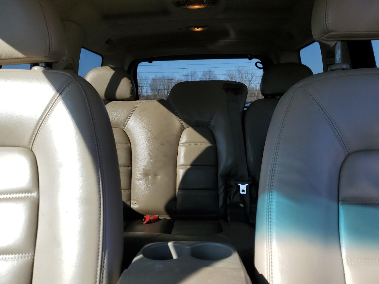 2005 Ford Explorer - Image 10