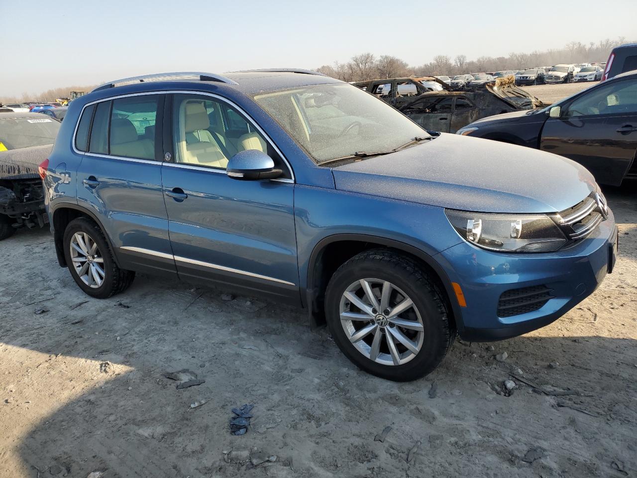 2017 Volkswagen Tiguan - Image 4