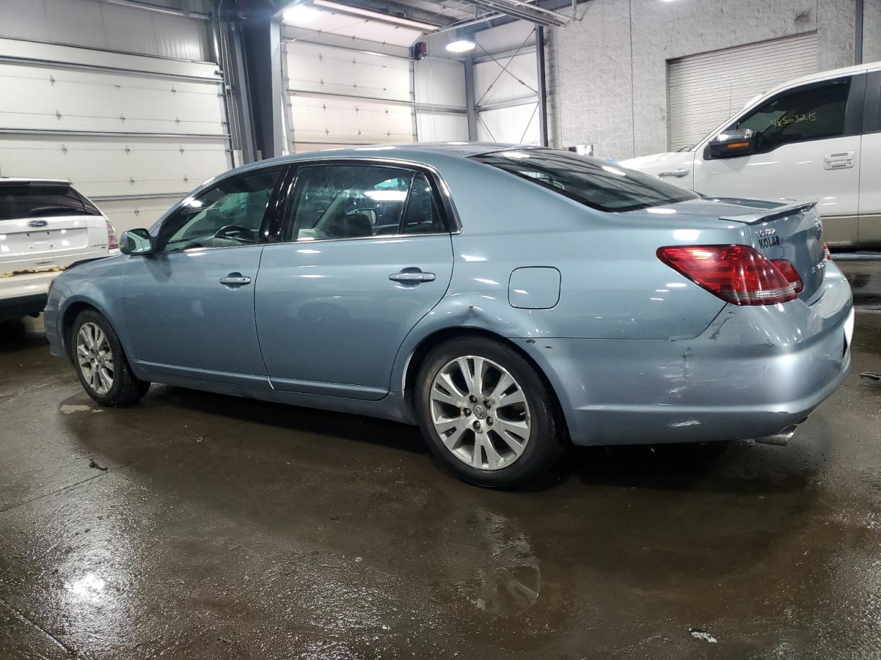2008 Toyota Avalon - Image 2