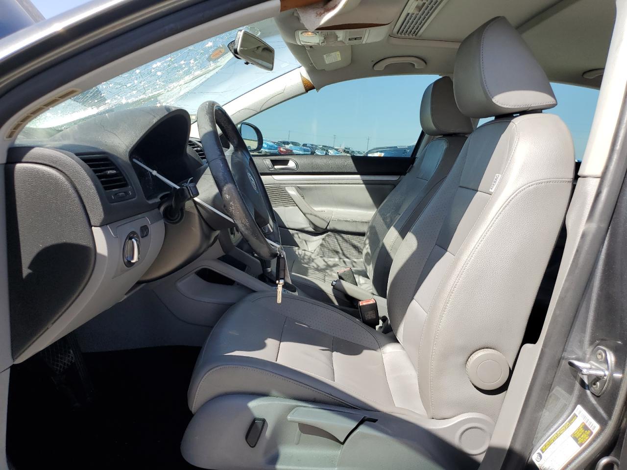 2009 Volkswagen Jetta - Image 7
