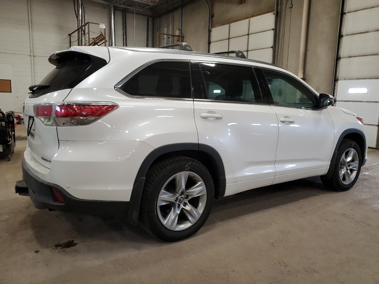 2016 Toyota Highlander - Image 3