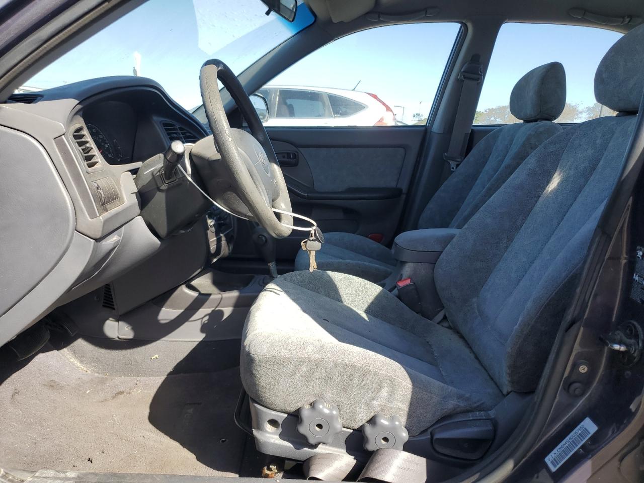 2002 Hyundai Elantra - Image 7