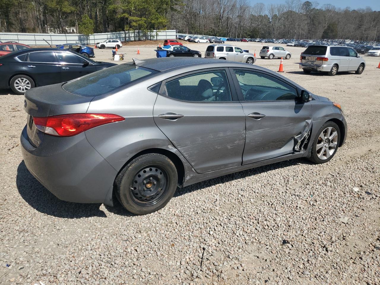2013 Hyundai Elantra - Image 3