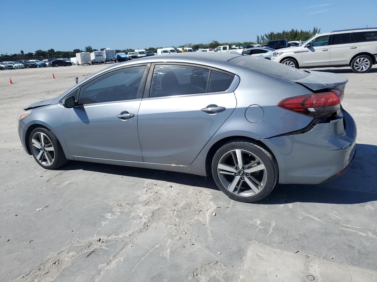 2017 Kia Forte - Image 2