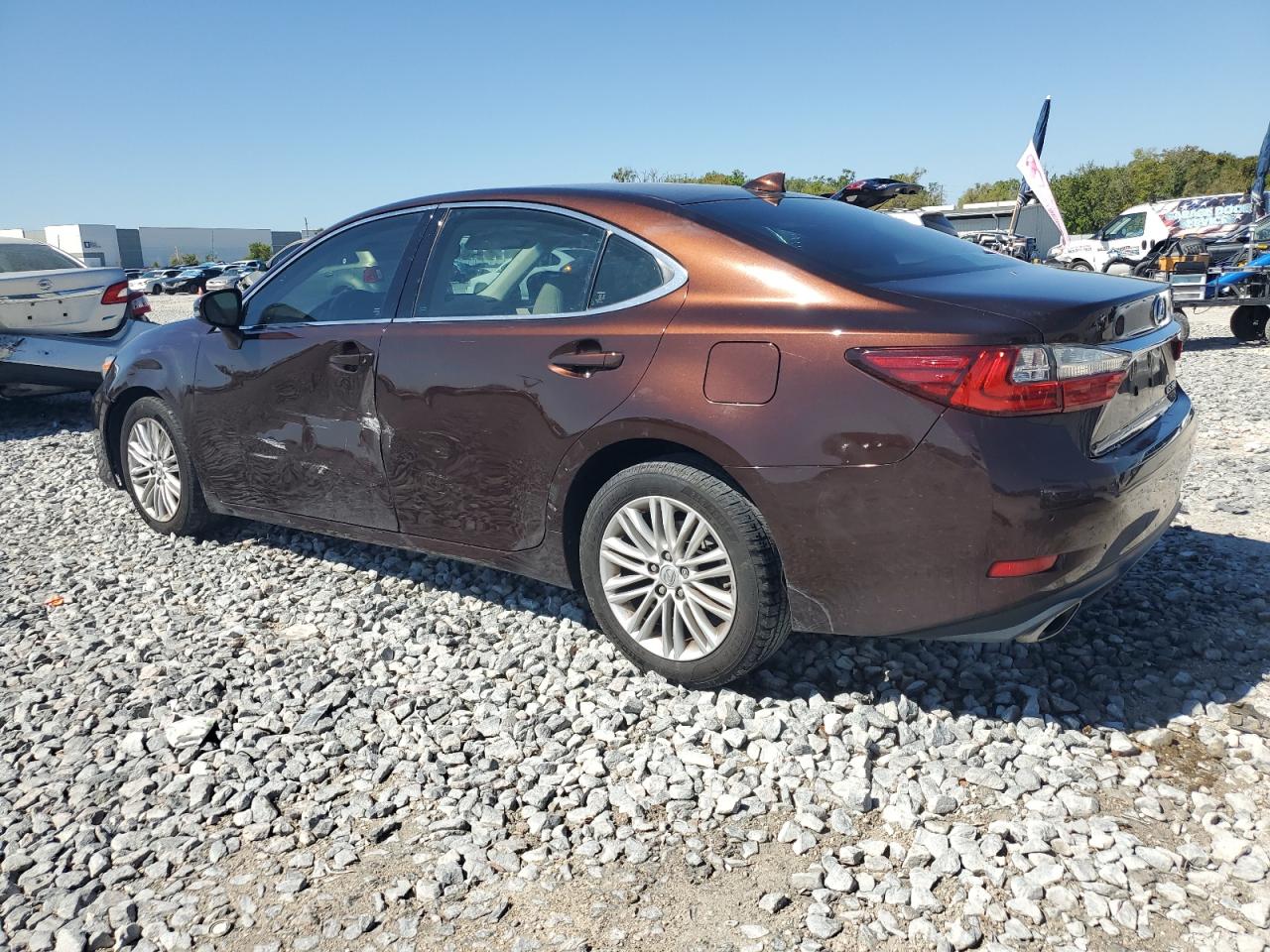 2016 Lexus ES - Image 2