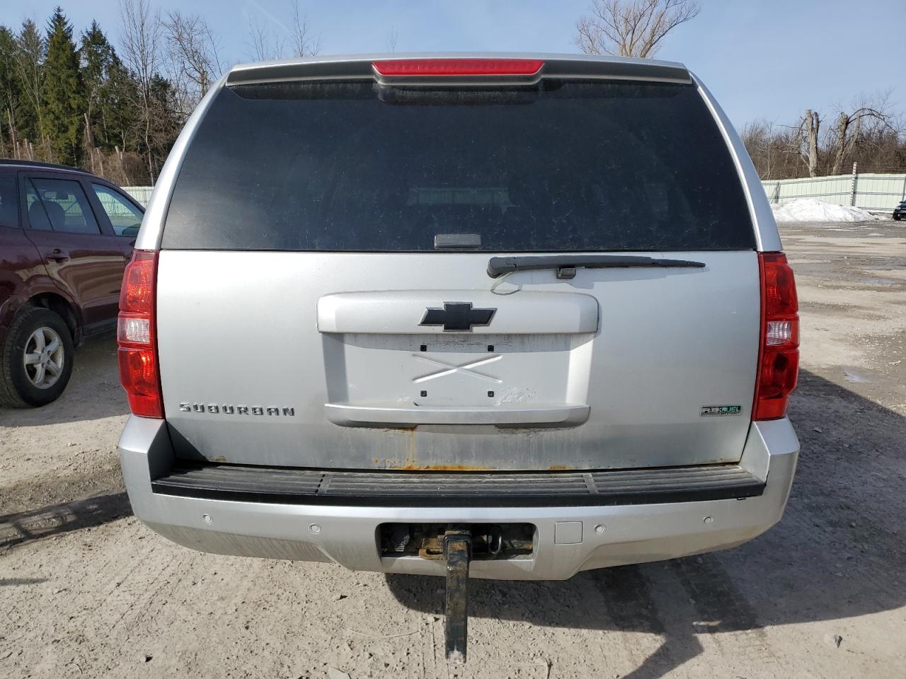 2012 Chevrolet Suburban - Image 6