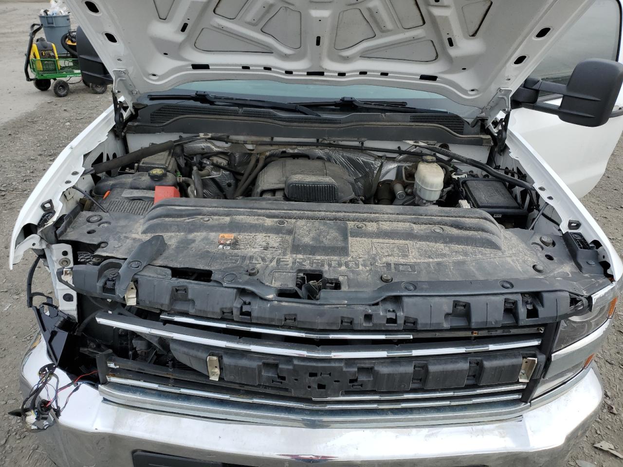 2015 Chevrolet Silverado - Image 11