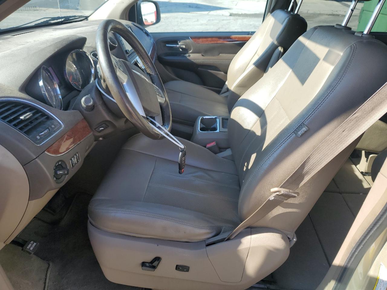 2011 Chrysler Town & Country - Image 7