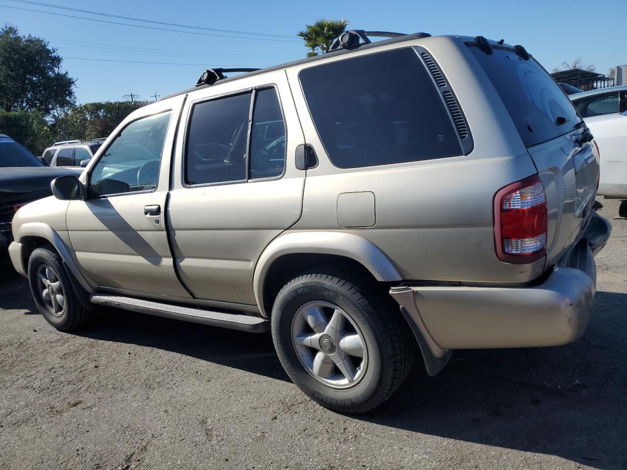 1999 Nissan Pathfinder - Image 2