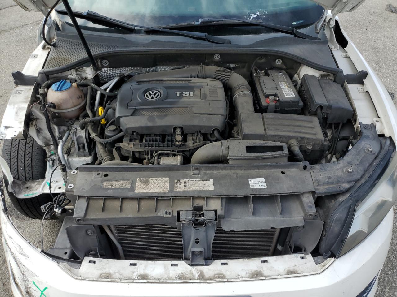 2014 Volkswagen Passat - Image 12