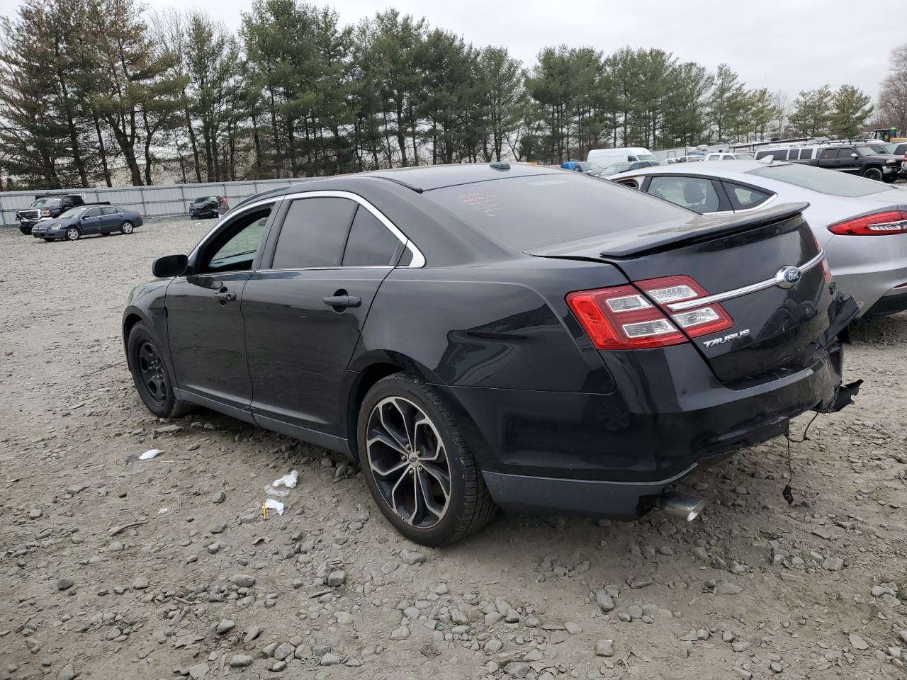 2015 Ford Taurus - Image 2