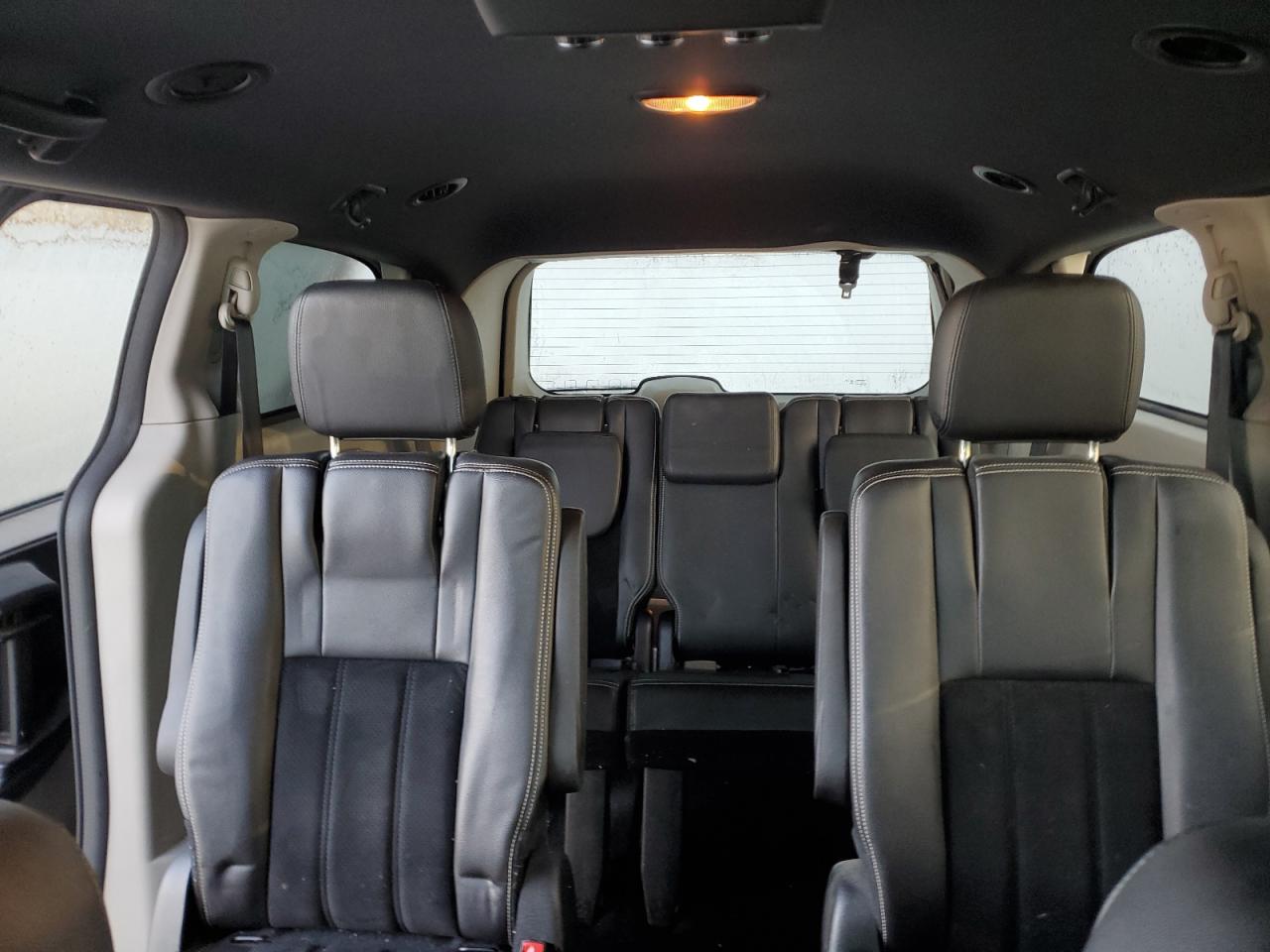 2017 Dodge Caravan - Image 10