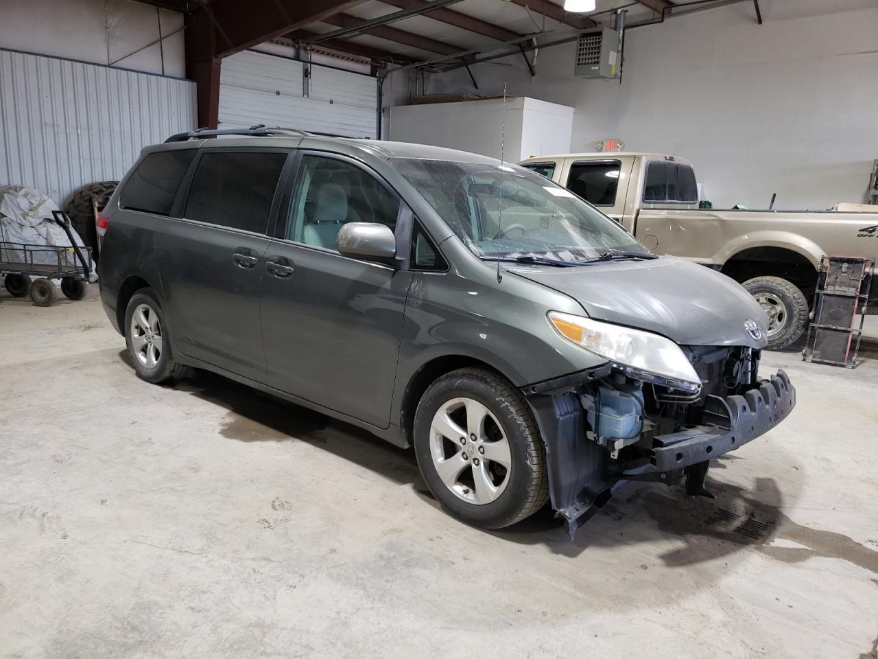 2013 Toyota Sienna - Image 4