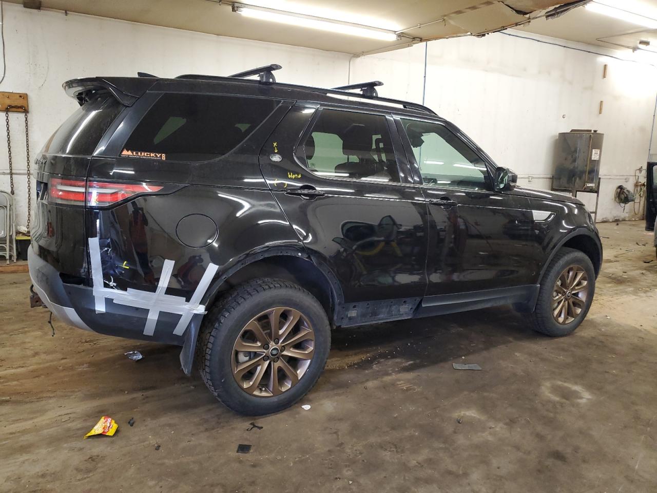 2017 Land Rover Discovery - Image 3