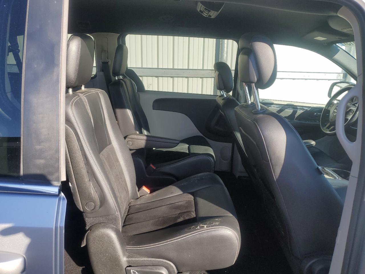2014 Dodge Caravan - Image 11