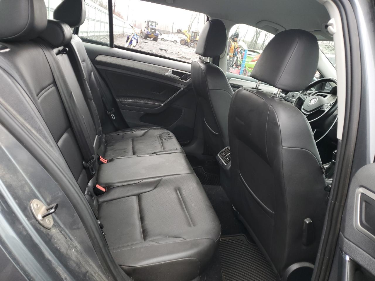 2015 Volkswagen Golf - Image 10