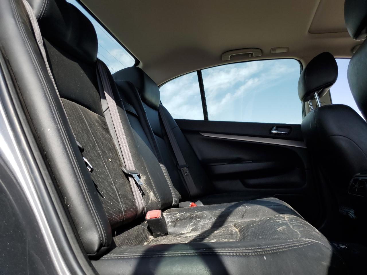 2012 Infiniti G - Image 10