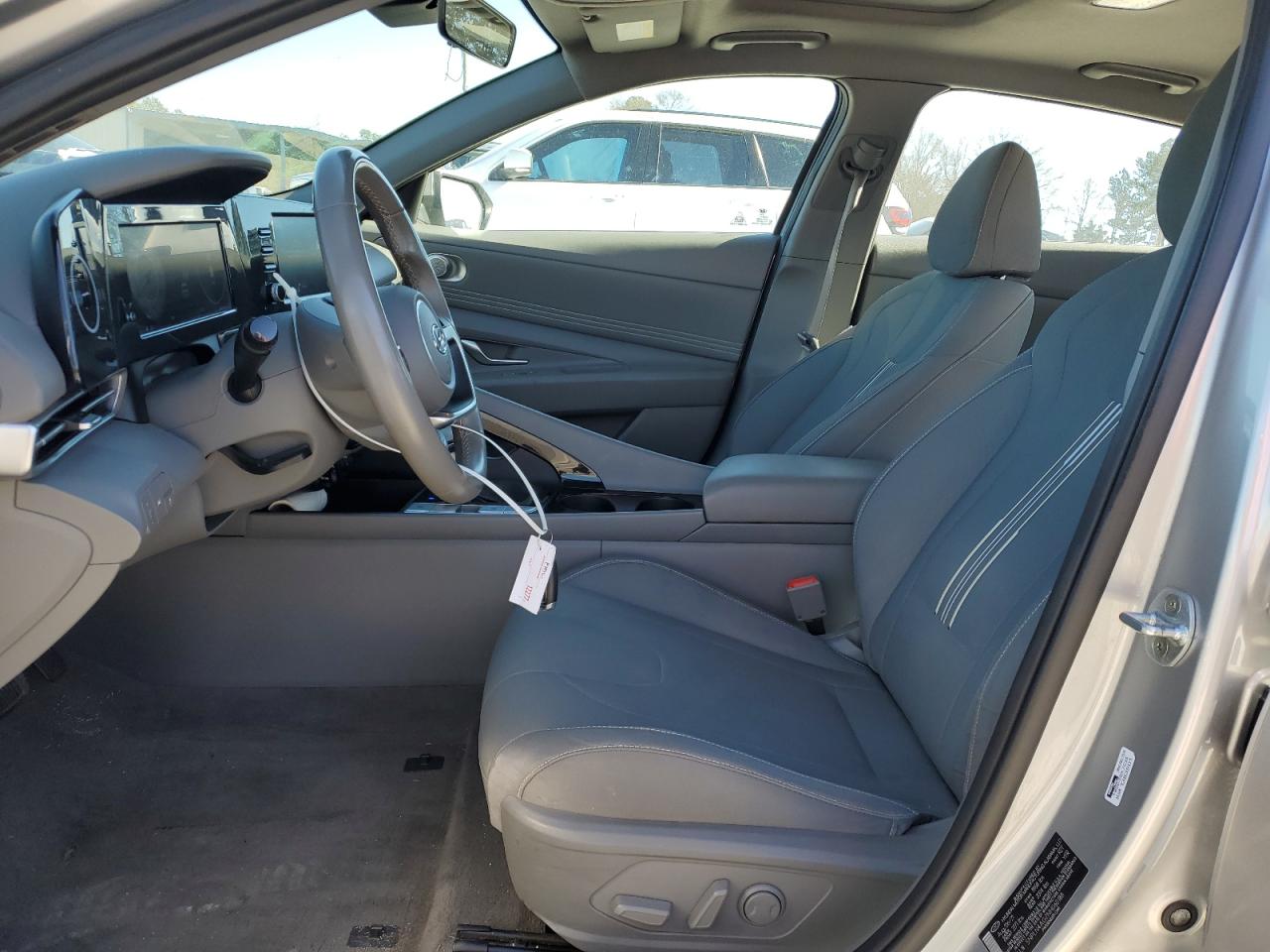 2022 Hyundai Elantra - Image 7