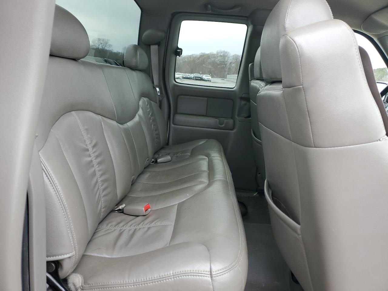 2002 Chevrolet Silverado - Image 10