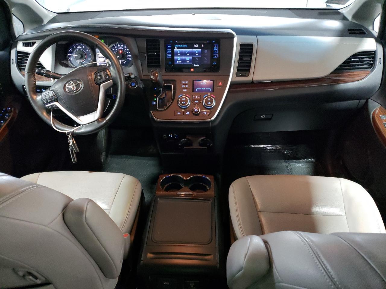 2015 Toyota Sienna - Image 8